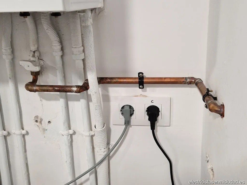 Fontanero, Lampista y electricista