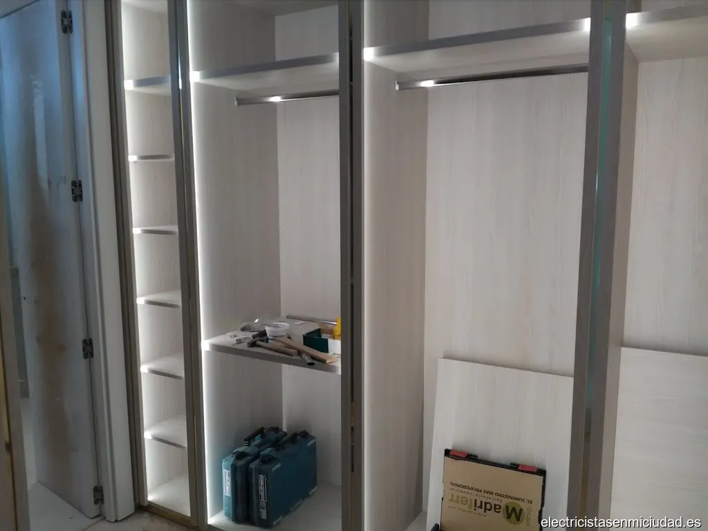 Electricidad Serranillos, Mas electricistas, en Madrid