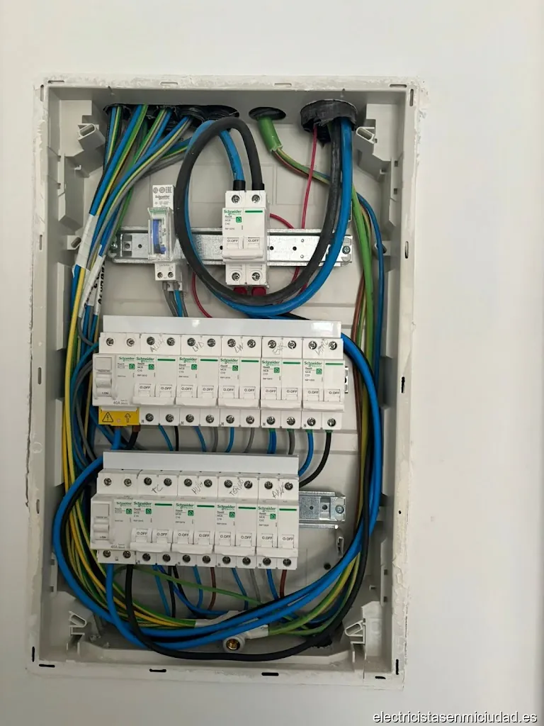 Servicio de fontanería y electricidad 24 horas