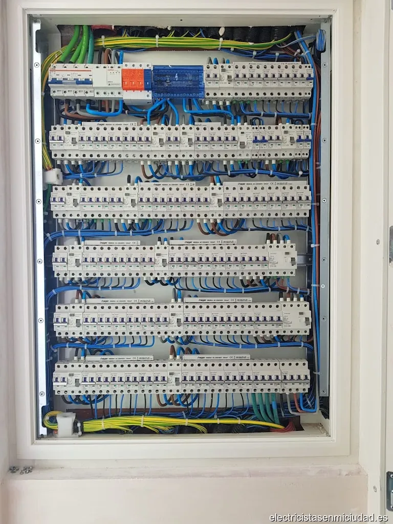 MDM Miguel Toro Instalaciones Eléctricas