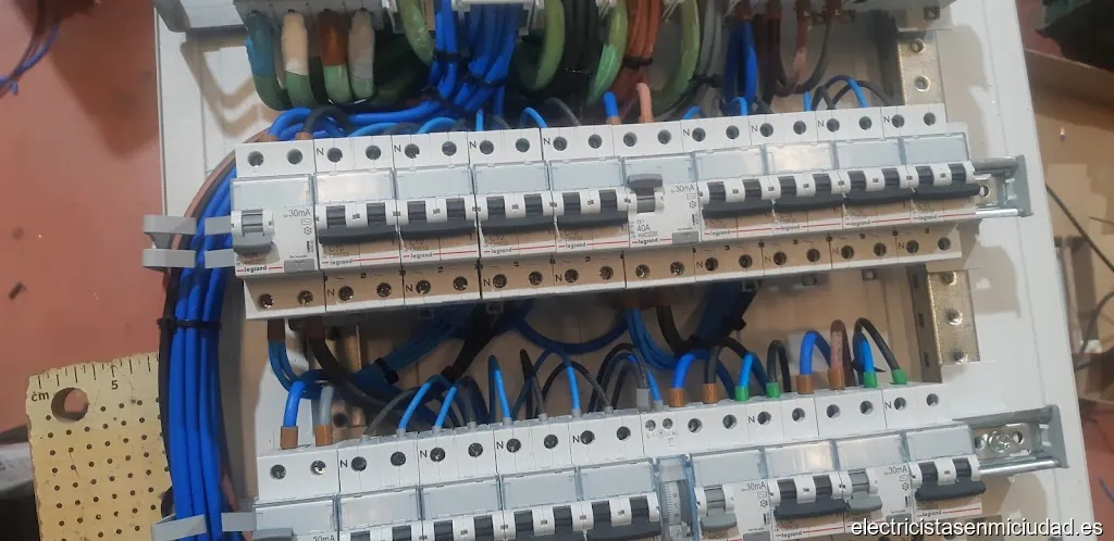 OBE ELECTRICIDAD Multiservicios del hogar abierto 24h