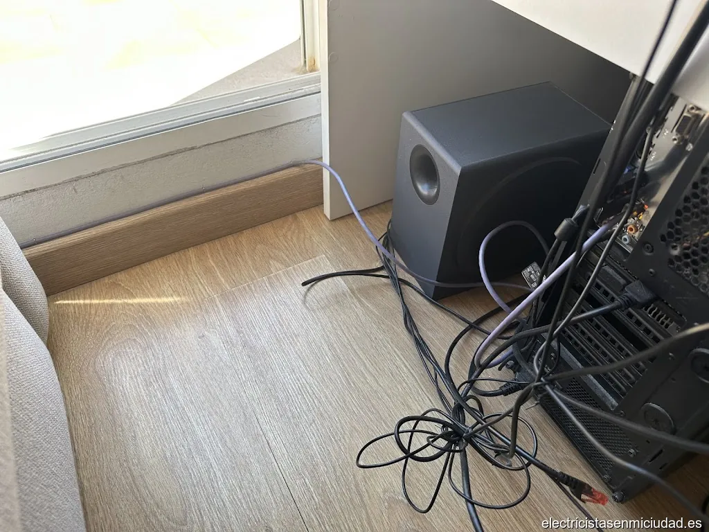 Instalaciones Eléctricas Lucas(URGENCIAS 24h)