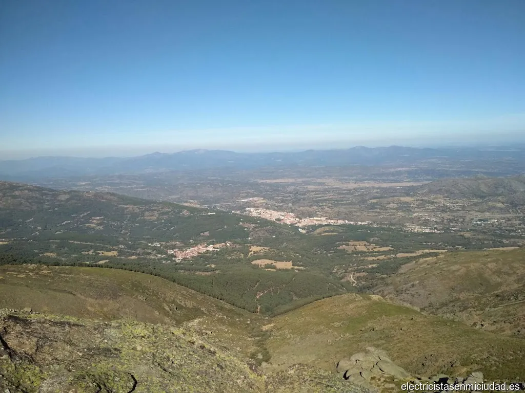 LIMPIEZA Y MANTENIMIENTO Víctor Hernández