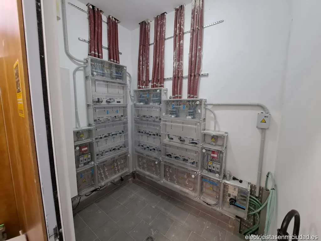 Montajes Electricos Industriales Valverde S.L.